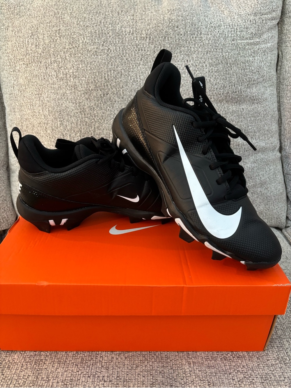 Nike Black White Athletic Cleats
